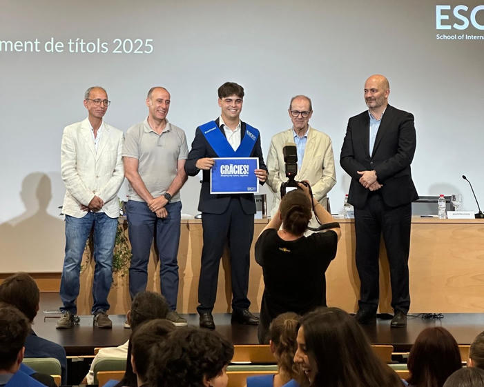 Best Thesis Prize for Lucas